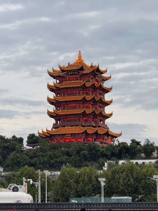 南昌股票配资公司 6.19早评|投降了！资金逃离老登！A股科技牛继续？